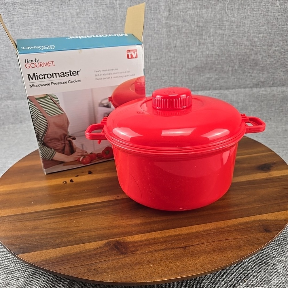 NEW Handy gourmet micro-master POP Microwave Pressure Cooker‎ Red